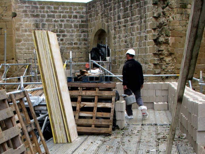 Zona-del-descubrimiento-entre-la-iglesia-y-el-Parador-1024x767
