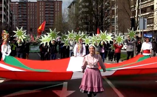 Aberri_Eguna_ochopuntista_2015-01._copia