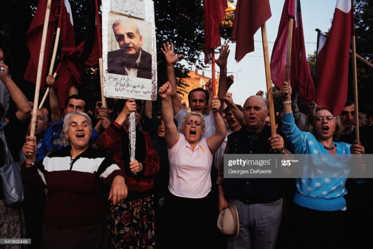 Новости из тбилиси. Митинги в Грузии. Манифестация в Грузии. Zviad Gamsakhurdia. Кого поддерживает Грузия.