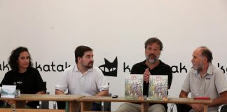 Lina Andueza, Iñaki Larramendi, Xabier Irujo y Koldo Amatria en la presentación de hoy en Katakrak.