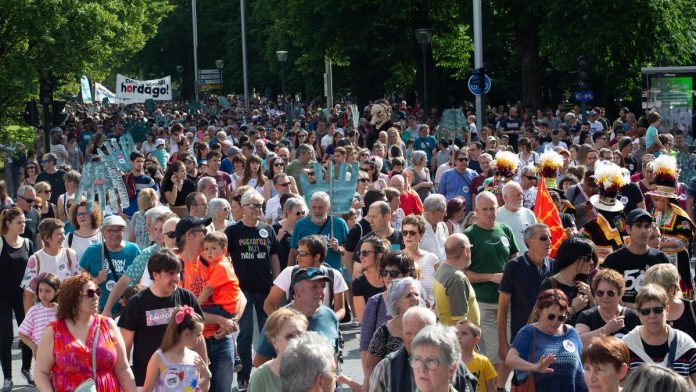 miles-de-personas-reclaman-en-iruna-que-el-euskera Miles de personas reclaman en Iruña que el euskera sea oficial en toda Navarra