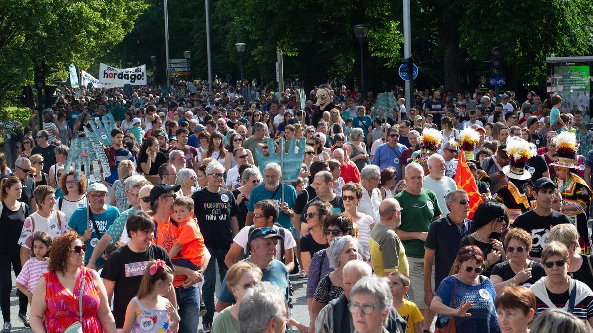 Miles de personas reclaman en Iruña que el euskera sea oficial en toda Navarra