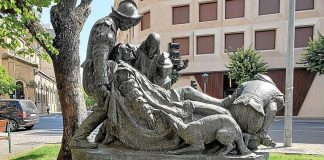 Monumento en Pamplona en honor a Iñigo López de Loiola, que recoge al soldado herido.