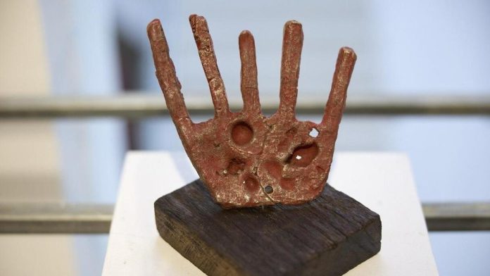 Un canto escultórico a la Mano de Irulegi