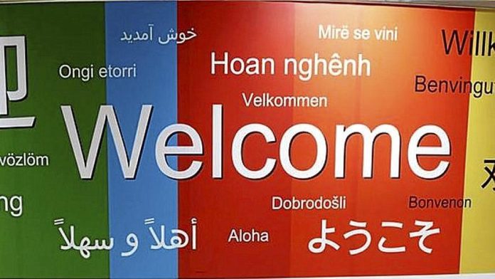 en-el-aeropuerto-de-oakland-en-california-hay-un En el aeropuerto de Oakland, en California, hay un cartel que recibe a los pasajeros con un Ongi Etorri.