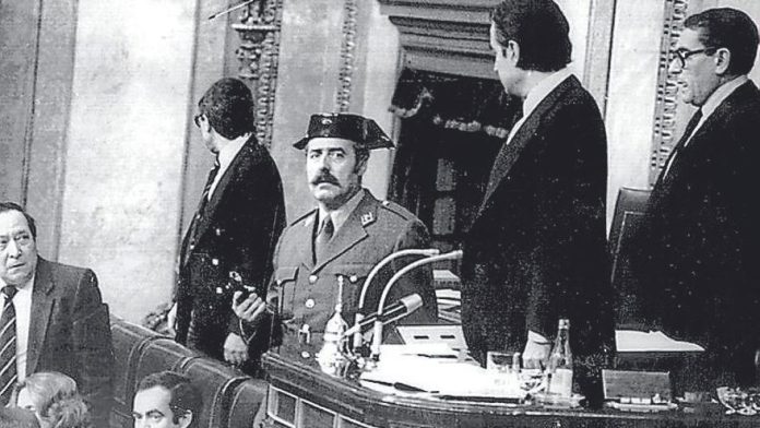 Tejero irrumpe en el Congreso, el 23 de febrero de 1981.