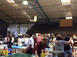 Centenares de personas se reúnen en el Euskal Etxea de México.