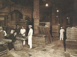 Trabajando en el interior en la elaboración de pan. Foto: J. Galle 1933