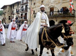 Imagen del tradicional Alarde del Moro celebrado el año pasado en Antzuola