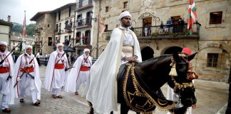 Imagen del tradicional Alarde del Moro celebrado el año pasado en Antzuola