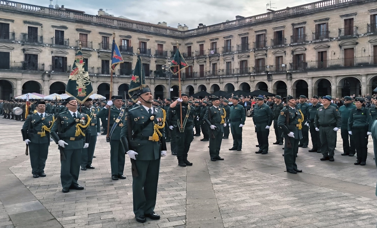 2024ko urriaren 12an Espainiako Guardia Zibila Gasteizko Plaza Berrian. ENBATA