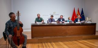 Danserie Ensemble rinde homenaje a Bernart Etxepare la víspera del Día del Euskera