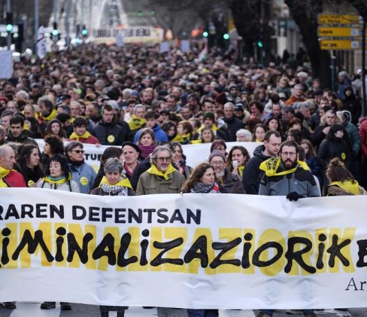 Masiva manifestación en Pamplona en solidaridad con los procesados por Aroztegia