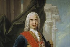 Retrato de un hombre bien vestido que mira al pintor.