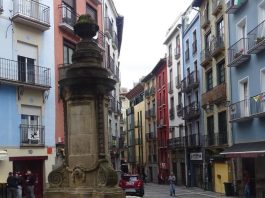 Vista de la calle Navarrería, donde nació Juana Mir.