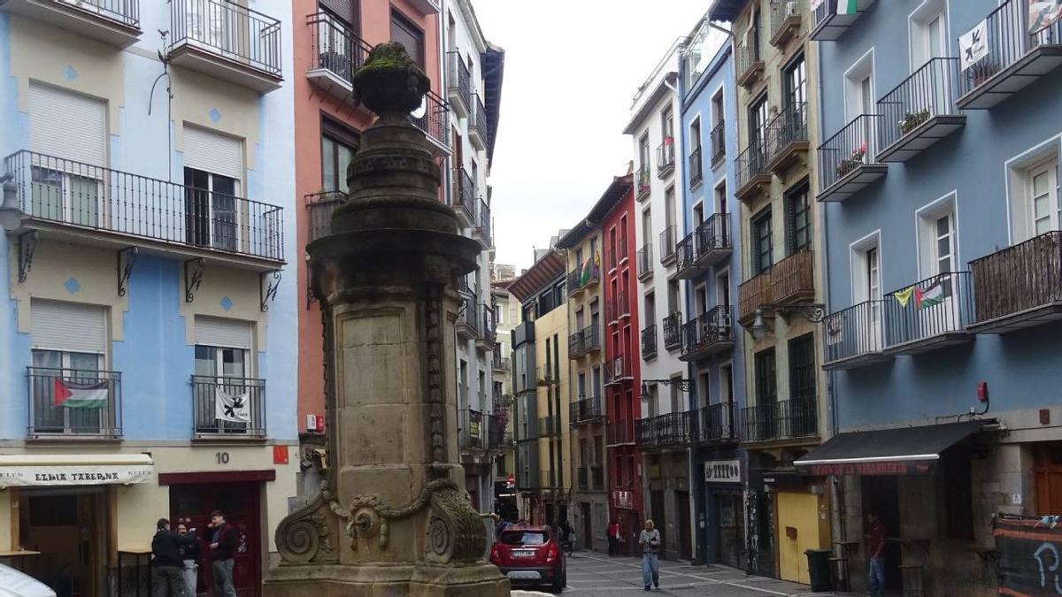 Vista de la calle Navarrería, donde nació Juana Mir.